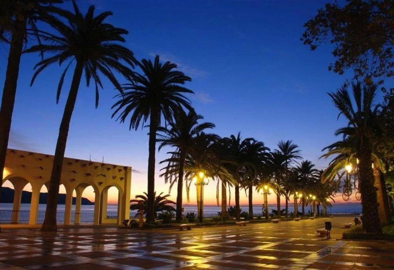 Valparaiso - Burriana Beach Nerja España